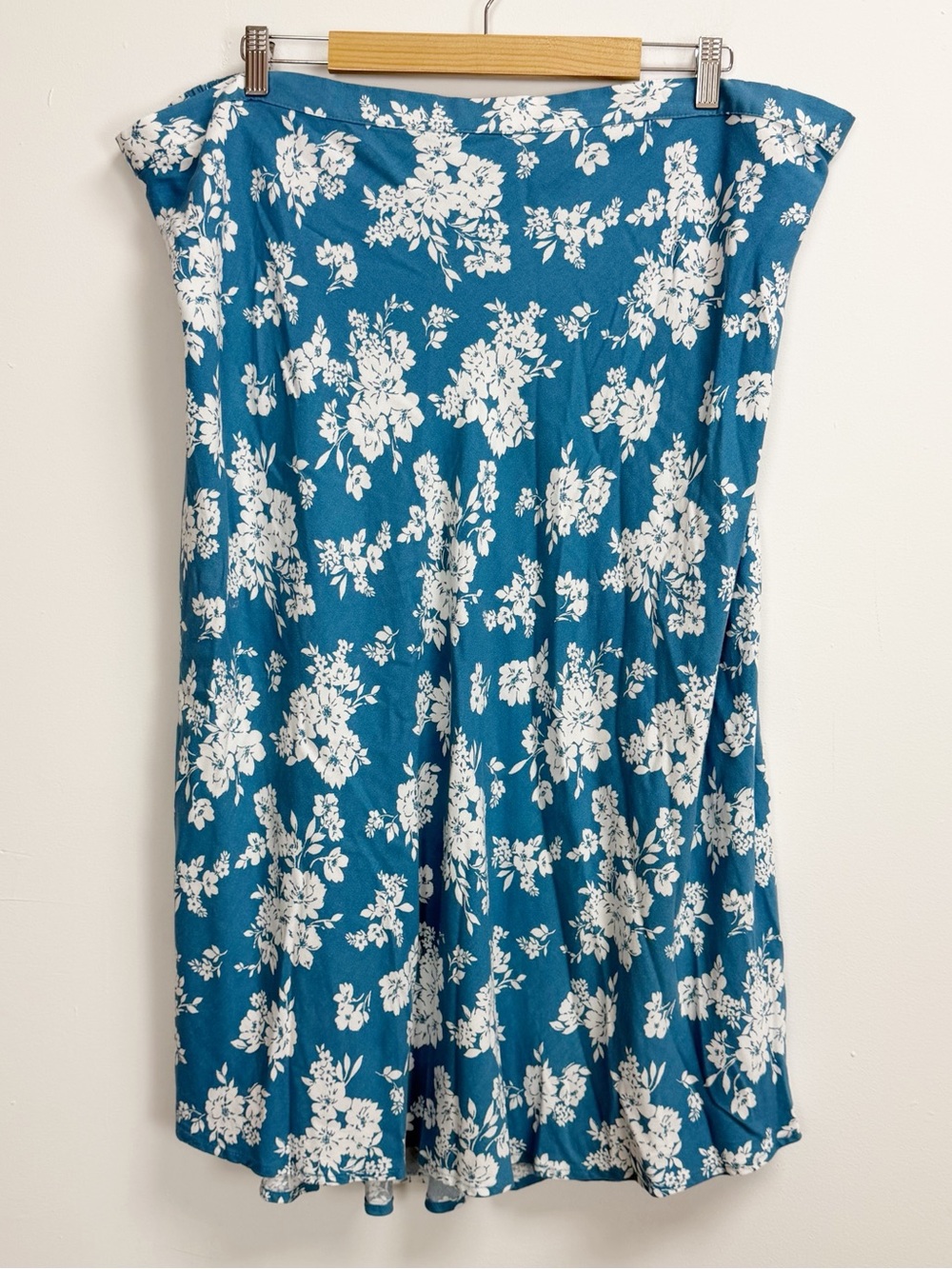 Old Navy Skirt Womens 3X Blue White Floral Pull On Midi Stretch Waist Rayon